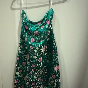 Beautiful Lulu’s green dress